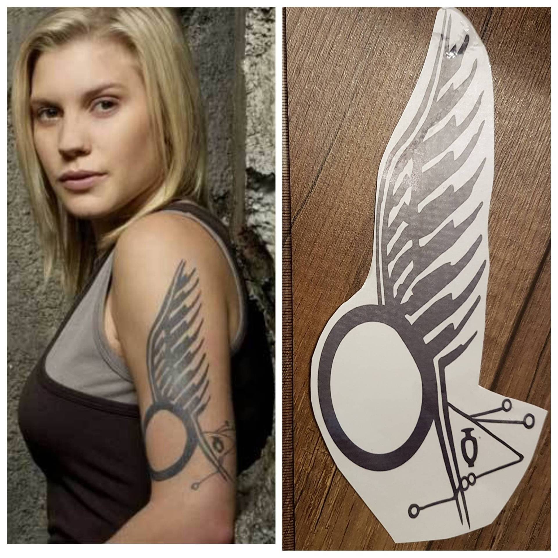 Starbuck Battlestar Galactica Upgraded Temporäres Tattoo Cosplay Kostüm Kara Thrace Commander Was Hörst Du Starbucks Nichts Als Den Regen Starbuck Battlestar Galactica Upgraded Temporäres Tattoo Cosplay Kostüm Kara Thrace Commander Was Hörst Du Starbucks Nichts Als Den Regen von YumiSadamoto