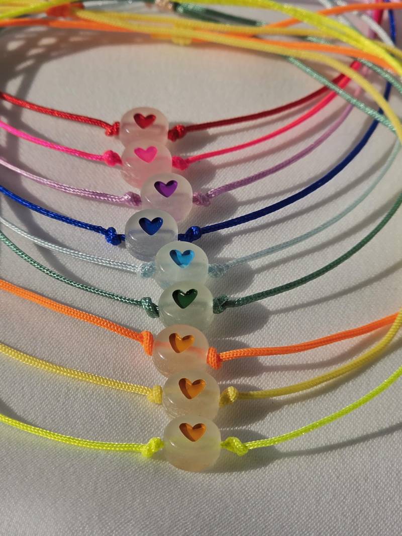 Glowing in The Dark - Love Heart Friendship Bracelet Minimalist Gift Glows Partner Mother's Day von YuniqaShop