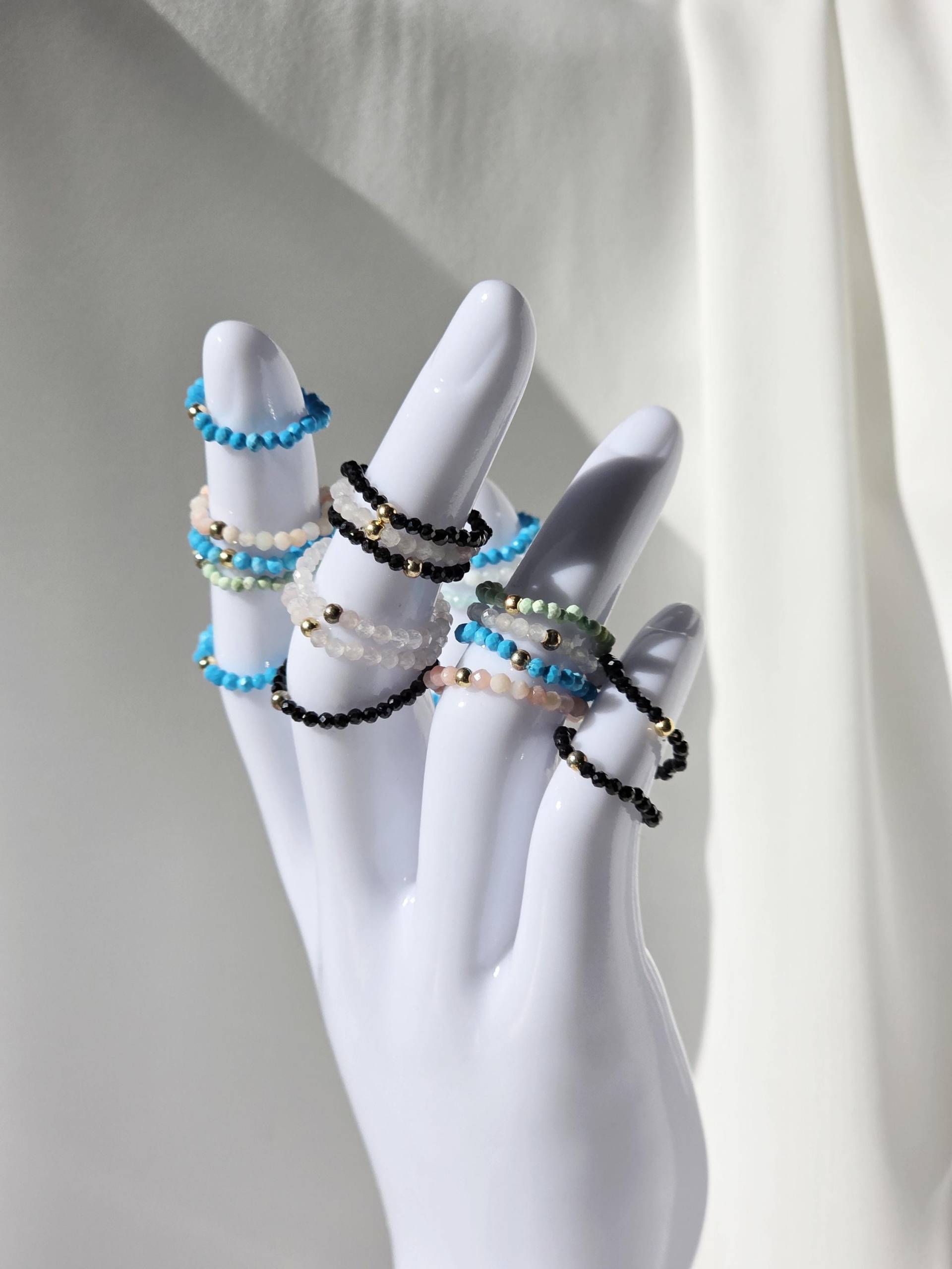 Schwarz/ Blau Gemstone Rings Gemstones Elastic Waterproof Bead Goldfilled Gold Waterproof Blauer Türkis Schwarzer Spinell Schwarz/ Blau Gemstone Rings Gemstones Elastic Waterproof Bead Goldfilled Gold Waterproof Blauer Türkis Schwarzer Spinell von YuniqaShop