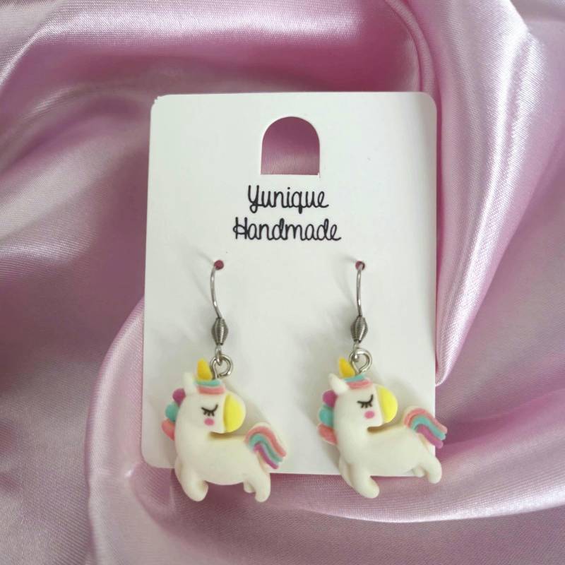Handgefertigte Ohrringe Im Einhorn - Design, Pastellfarben von YuniqueHandmade