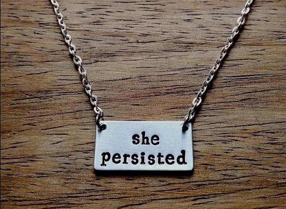 Sie Persisted ~ Rechteck Bar Halskette Anhänger Feminist, Frauenrechte, Gleichheit, Persist Silber Hand Gestempelt Schmuck Geschenk Sie Persisted ~ Rechteck Bar Halskette Anhänger Feminist, Frauenrechte, Gleichheit, Persist Silber Hand Gestempelt Schmuck Geschenk von YuniqueMetal