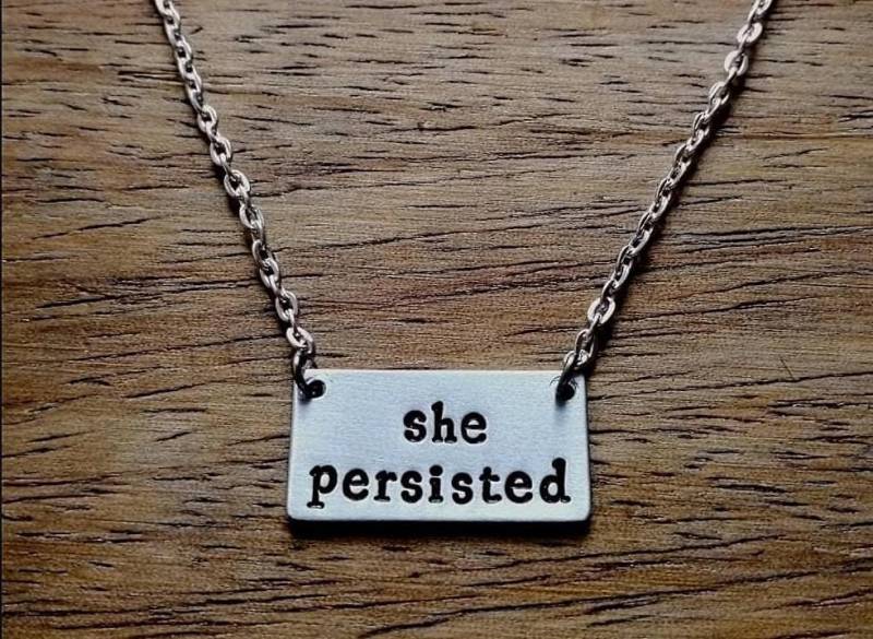 Sie Persisted ~ Rechteck Bar Halskette Anhänger Feminist, Frauenrechte, Gleichheit, Persist Silber Hand Gestempelt Schmuck Geschenk Sie Persisted ~ Rechteck Bar Halskette Anhänger Feminist, Frauenrechte, Gleichheit, Persist Silber Hand Gestempelt Schmuck Geschenk von YuniqueMetal