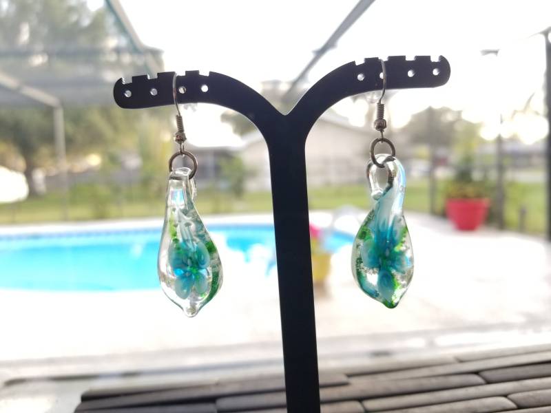 Glas Arbeit Floral Hakenohrringe Glas Arbeit Floral Hakenohrringe von YuqiansPieces