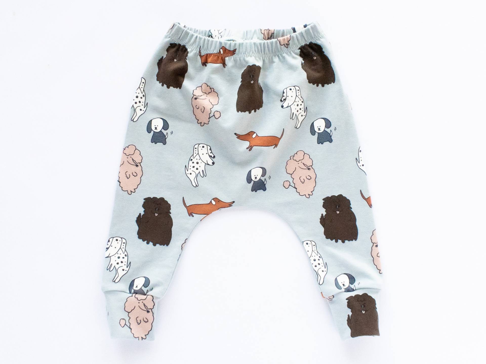 Haremshose Für Babys, Salbei Blaue Hunde, Bio-Baumwolle Elasthan Leggings, Slouchy Schritt Hose, Entworfen Stoffwindel von YuzuAndThread