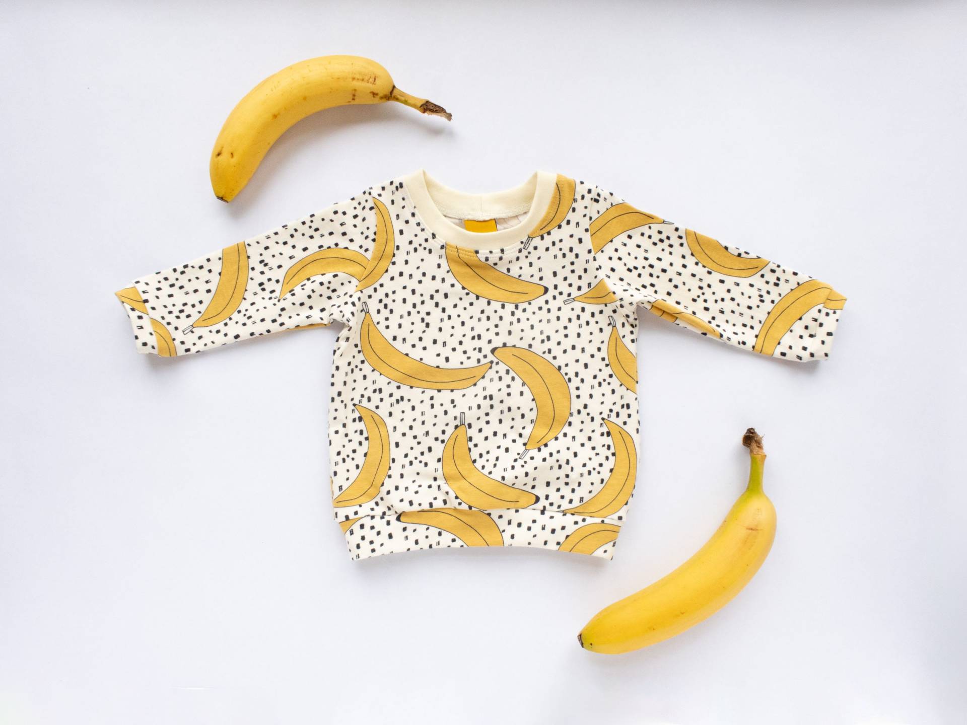 Ausverkauf Langarm-T-Shirt in Bananencreme Für Babys Und Kinder, Unisex-Top Aus Bio-Baumwolle, Handgefertigt Großbritannien von YuzuAndThread