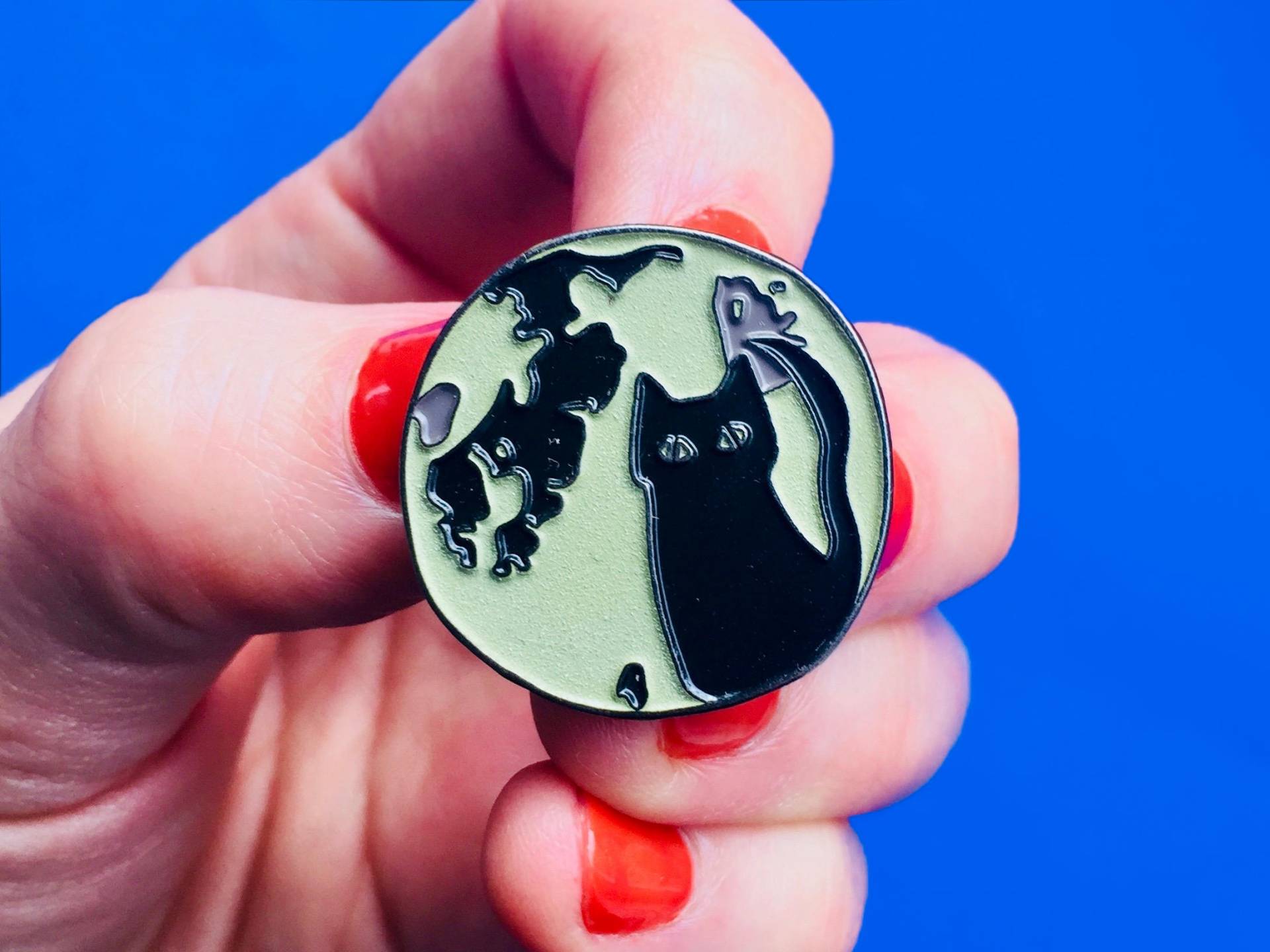 Schwarze Katze Pin Glow-In-The-Dark Vollmond Anstecker Schwarze Katze Pin Glow-In-The-Dark Vollmond Anstecker von YuzuPress