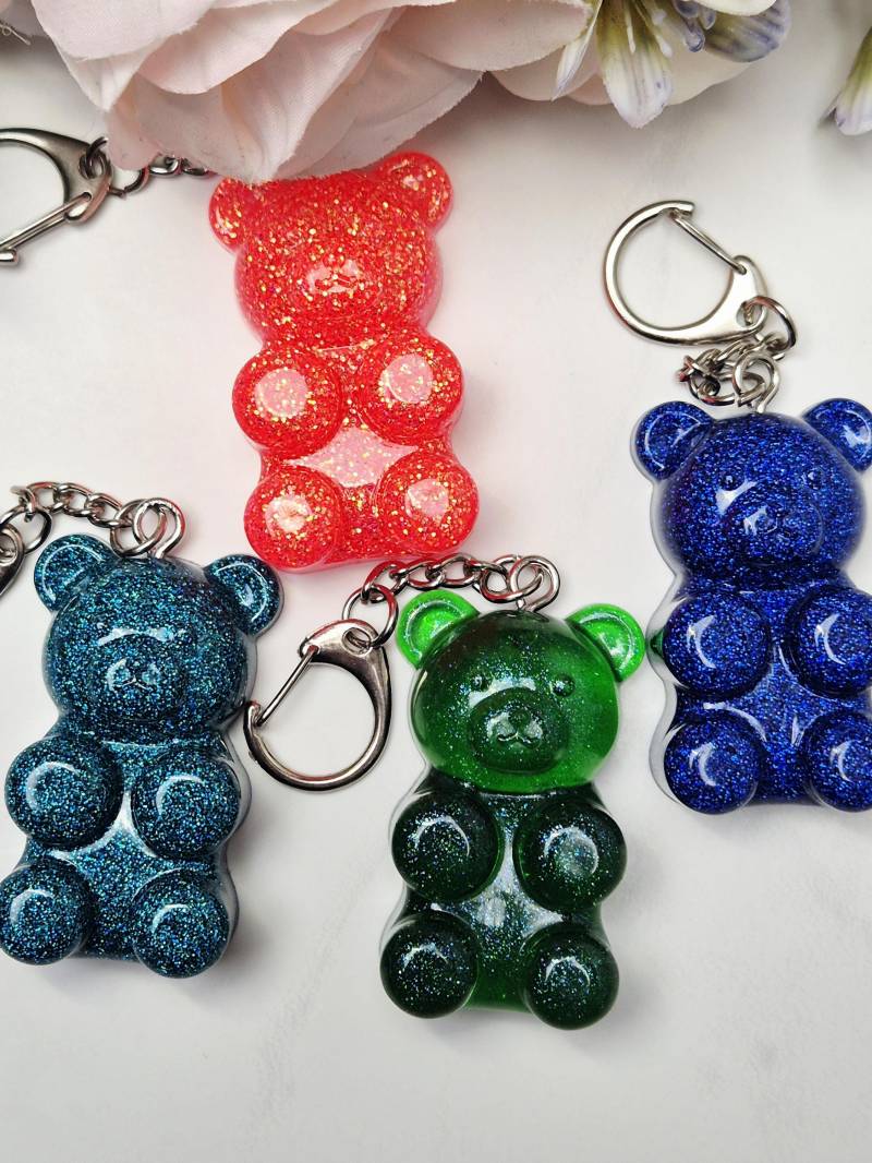 Bär Schlüsselanhänger Taschenanhänger Bärchen Aus Epoxidharz Bärchenanhänger Geschenkidee Verschiedene Farben Gummibär Anhänger von YviCreation