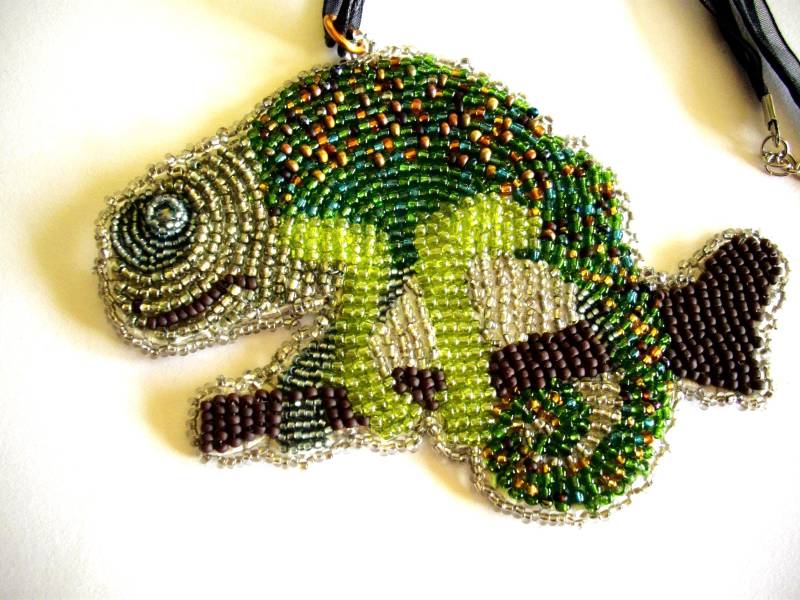 Anhänger Chamäleon Aus Glasperlen Mit Kette Anhänger Chamäleon Aus Glasperlen Mit Kette von YvonKreationen
