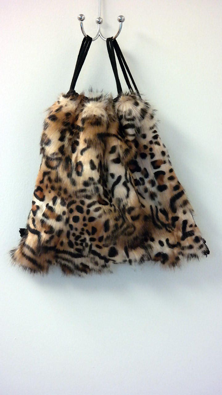 Panther Muster Kunstfell Rucksack, Bestellung #ppffsm von YvonneofSanFrancisco