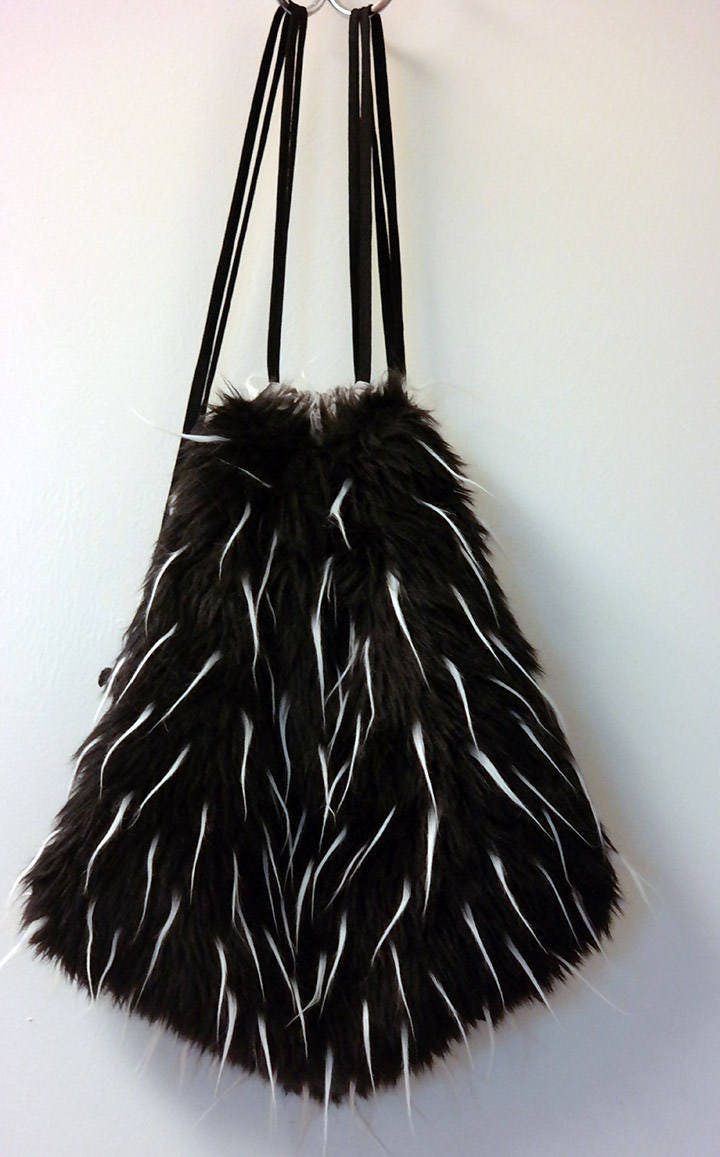 Schwarz Und Weiß Faux Pelz Rucksack | # Bwl Bestellen von YvonneofSanFrancisco