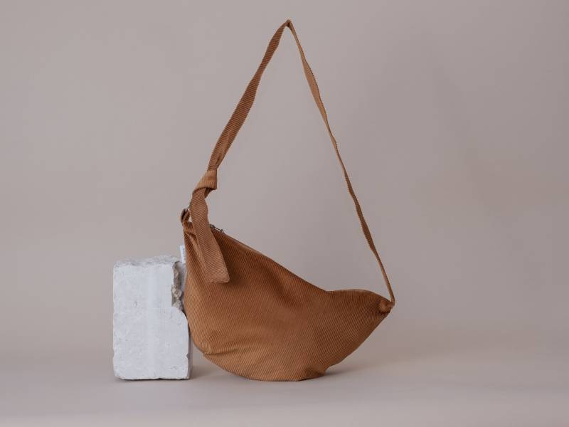 Halbmondtasche Cord Kamelbraun Halbmondtasche Cord Kamelbraun von ZACAMO