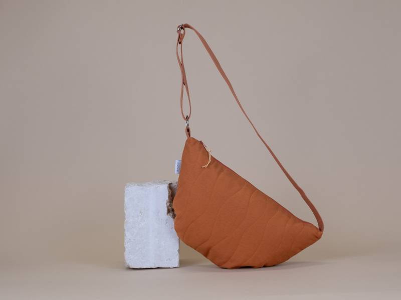 Halbmondtasche Leinen Terracotta Halbmondtasche Leinen Terracotta von ZACAMO
