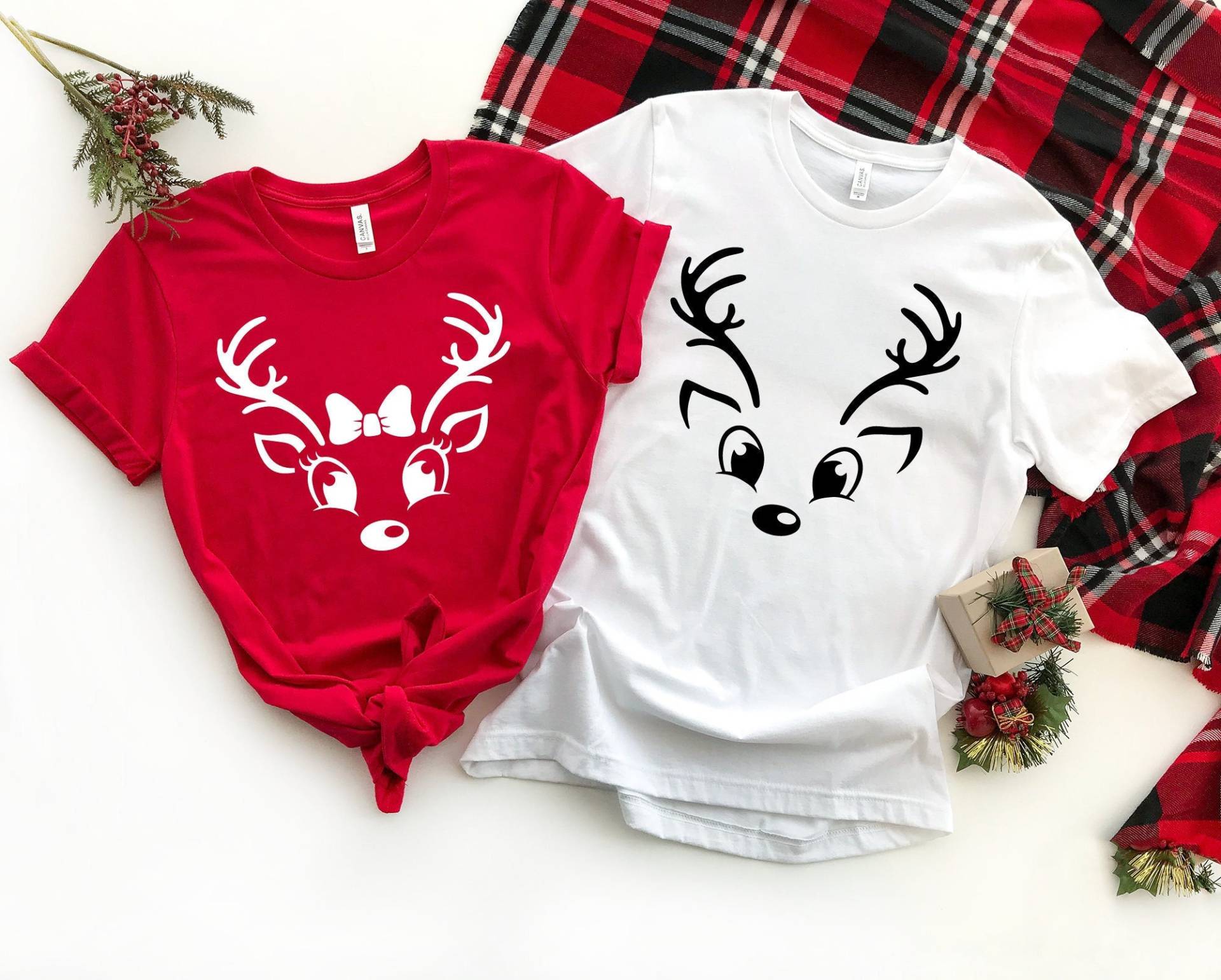 Frohe Weihnachten Rentier, Passende Hirsch Shirts, Weihnachtspaar Shirt, Weihnachtsfamilie Frauen Weihnachtsshirt, Weihnachts T-Shirt von ZACustomApparel