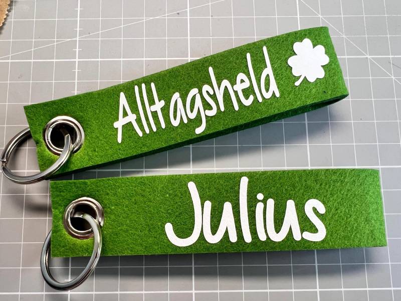 Personalisierter Schlüsselanhänger Aus Filz | Anhänger Mit Namen Filzanhänger Oder Text Geschenk Oma Opa von ZAUBERSTIL