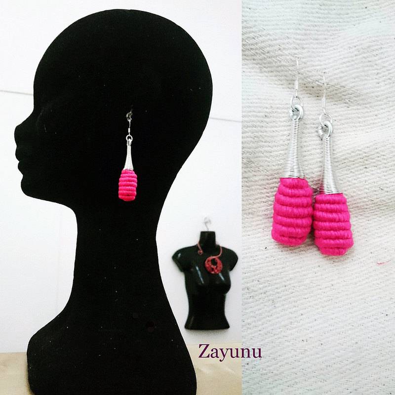 Cocoon/Bantu Knoten Garn Gewickelte Ohrringe - Hot Pink von ZAYUNU