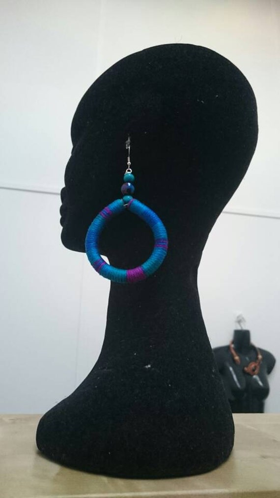 Royalblaue Garn Gewickelte Creolen von ZAYUNU