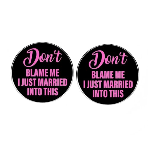 Anstecknadeln mit Aufschrift "Don't Blame Me I Just Married Into This ", rund, Humor, Anstecknadeln für Damen und Herren, Metalllegierung, 2 Stück von ZENRUIMING
