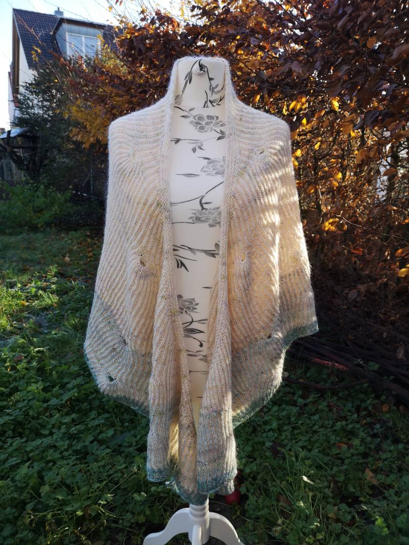 Dream Shawl - Mix Of Silk, Mohair & Merino Yarns Dream Shawl - Mix Of Silk, Mohair & Merino Yarns von ZENtheARTofKNITTING