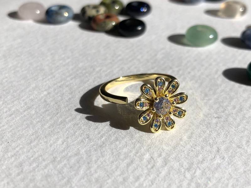 Anexiety Ring Anti Stress Angstring Gold Größenverstellbar Rotierende Diamant Blume von ZESTFULRINGS