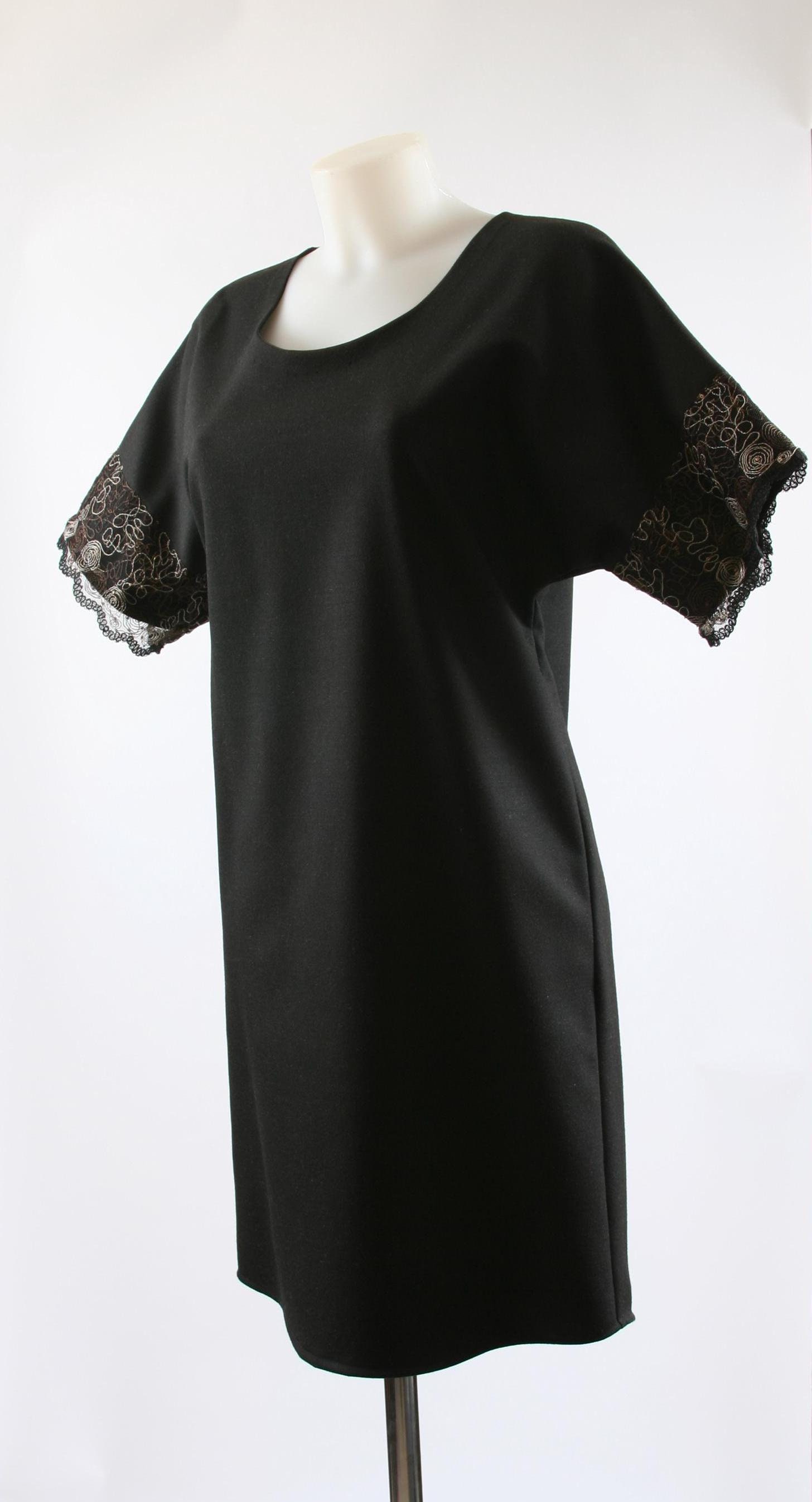 Kleid Aus Wollmischung Mit Spitzeneinsatz An Den Ärmeln, Schwarzes Kleid Aus Wollmischung Mit Spitzeneinsatz An Den Ärmeln, Schwarzes von ZIGZZAG