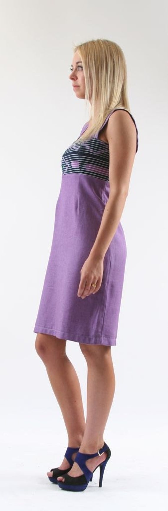 Leinenkleid Mit Kita-Passe, Traditioneller Stoff Aus 100 % Baumwolle Leinenkleid Mit Kita-Passe, Traditioneller Stoff Aus 100 % Baumwolle von ZIGZZAG