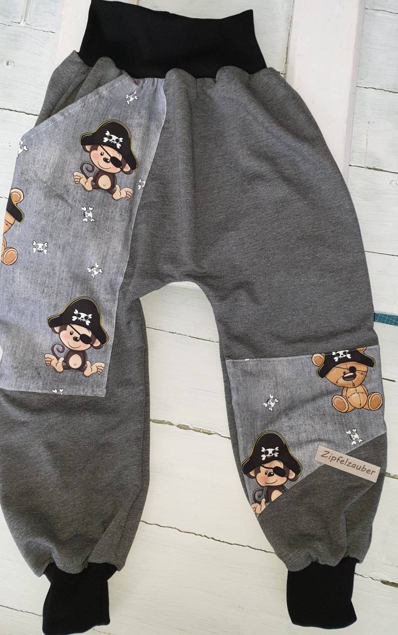 Baggypant Hose Pirat Affe Bär Ahoi Gr.86-128 Handmade Zipfelzauber Outfit Pumphose Kinder Jungs Mädchen Jogger Pumphose von ZIPFELZAUBER