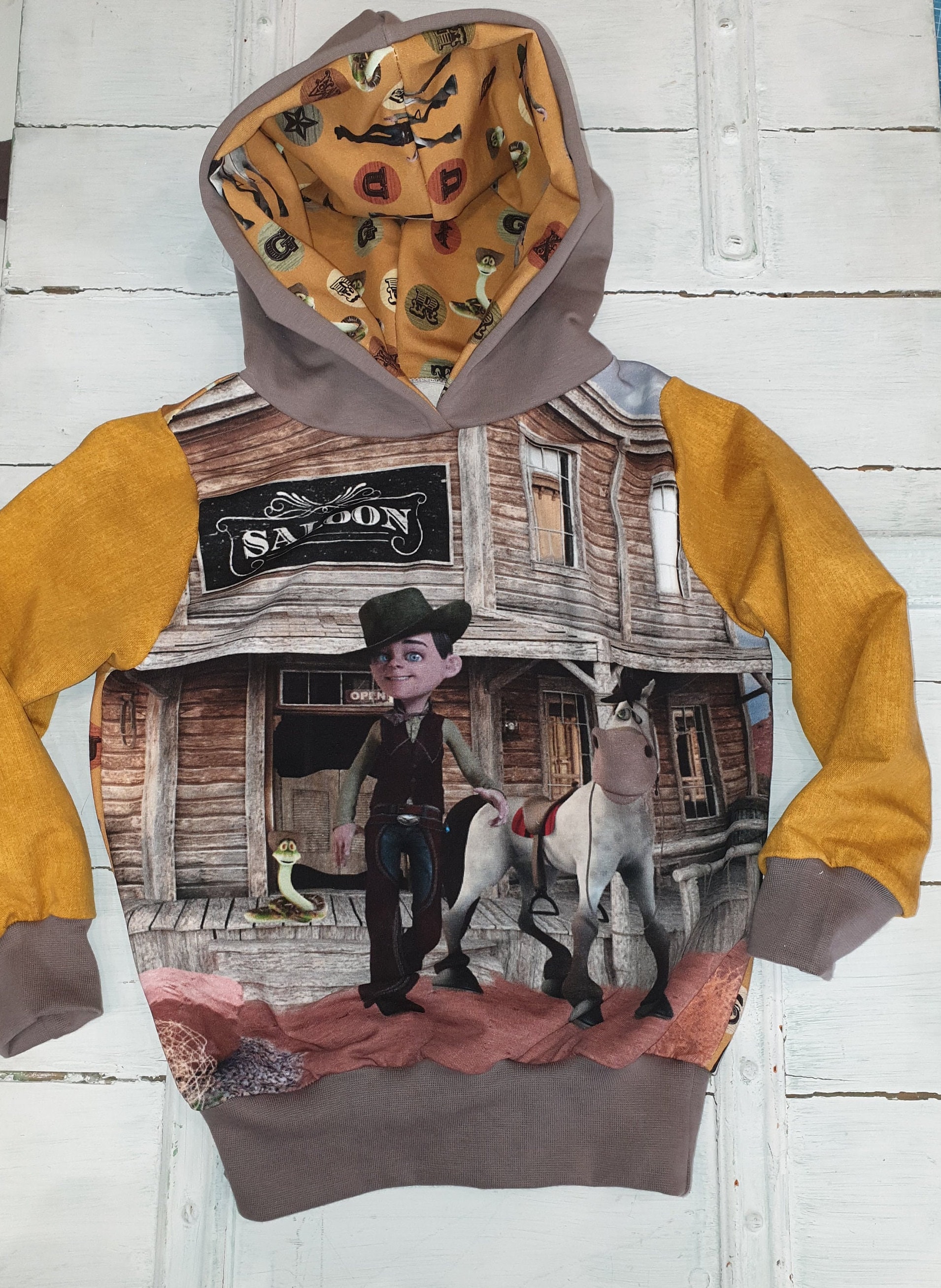 Hoodie Wilder Westen Cowboy Gr.86-128 Handmade Zipfelzauber Kapuze Outfit Kinder Jungs Mädchen Jungen Sweat Hoody Lässig Kinder Senf Taupe von ZIPFELZAUBER