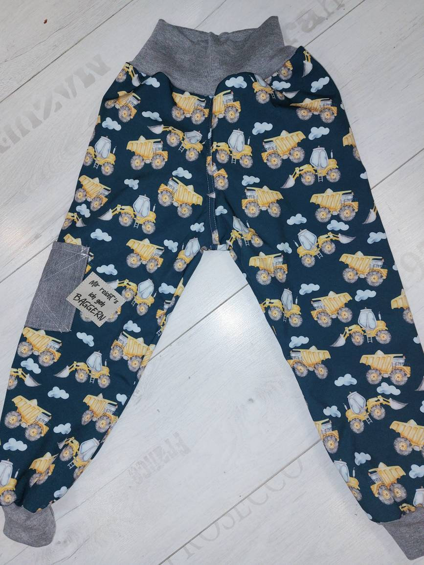 Softshellhose Hose Pumphose Matschhose Regenhose Gr.74-140 Softshell Zipfelzauber Bagger Baufahrzeuge Tasche Blau von ZIPFELZAUBER