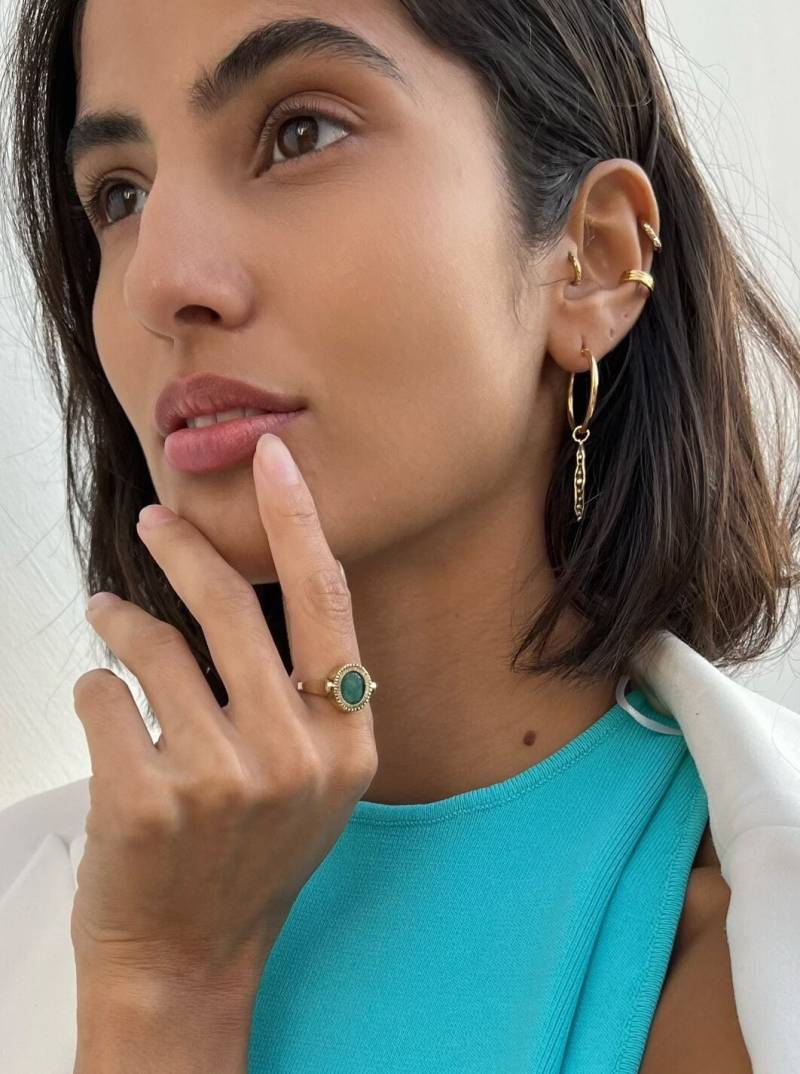 Smaragd Ring Gold 14K, Ovaler Ring, Einzigartiger Goldschmuck, Lünette Grobstrick Strukturierter von ZOZiJewelry