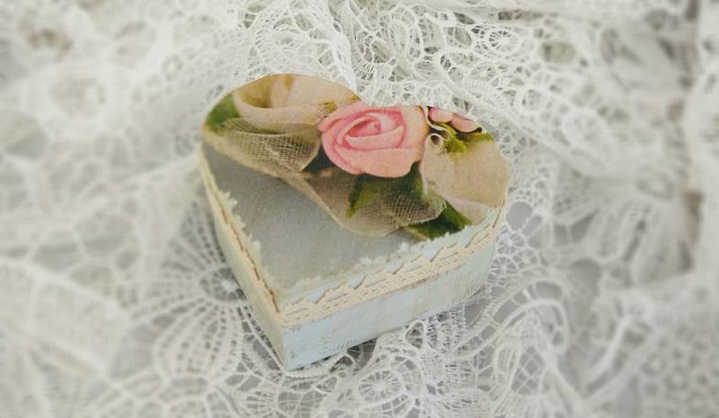 Shabby Chic Ring Box Herz Förmige Kleine Schmuckschachtel Rose Hochzeit Geschenk Pastell Farben Personalisierte Box von ZTenEva
