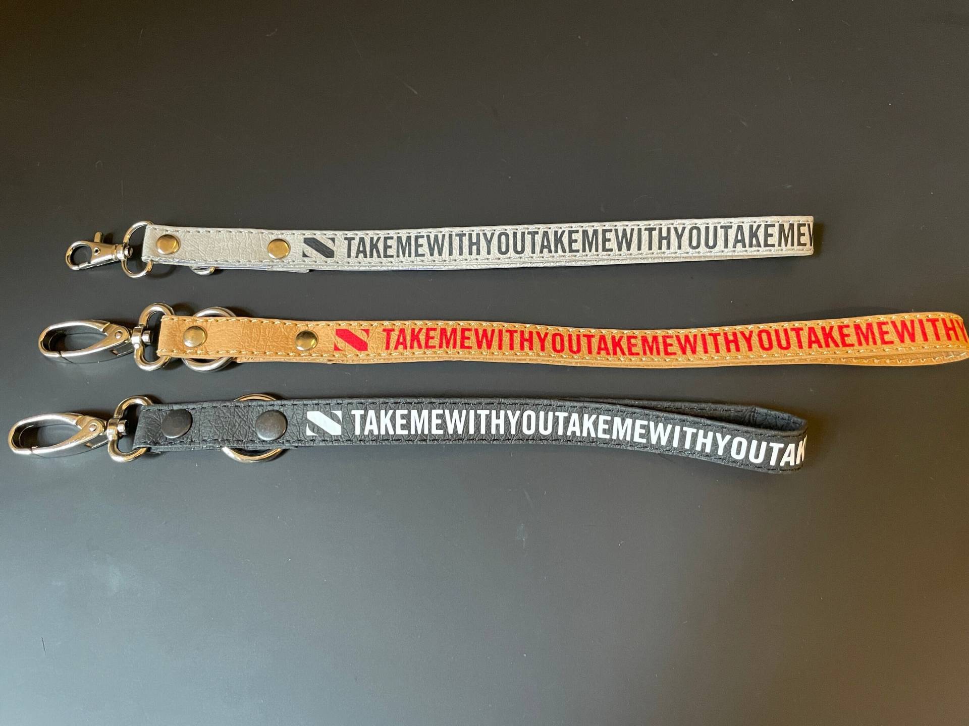 Schlüsselband Schlüsselanhänger Lanyard Keychain Ring Made in Berlin Grau Waschbares Papier Veganer Leder Schlüsselband Schlüsselanhänger Lanyard Keychain Ring Made in Berlin Grau Waschbares Papier Veganer Leder von ZUZAberlin