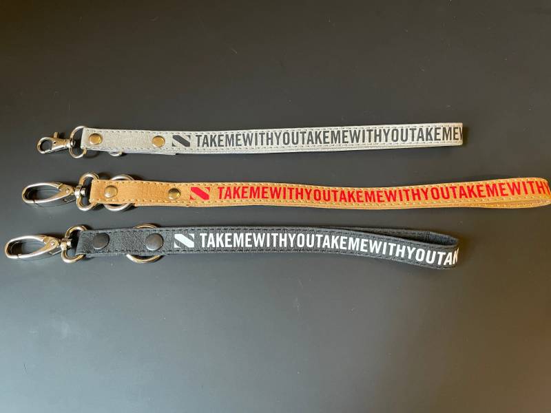 Schlüsselband Schlüsselanhänger Lanyard Keychain Ring Made in Berlin Grau Waschbares Papier Veganer Leder Schlüsselband Schlüsselanhänger Lanyard Keychain Ring Made in Berlin Grau Waschbares Papier Veganer Leder von ZUZAberlin