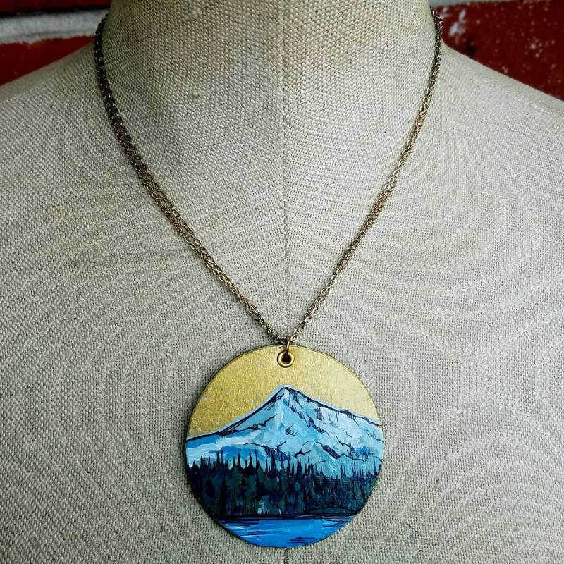 Mt Hood Handbemalte Blattgoldscheibe Charm Halskette - Portland Oregon von ZacharyPryor