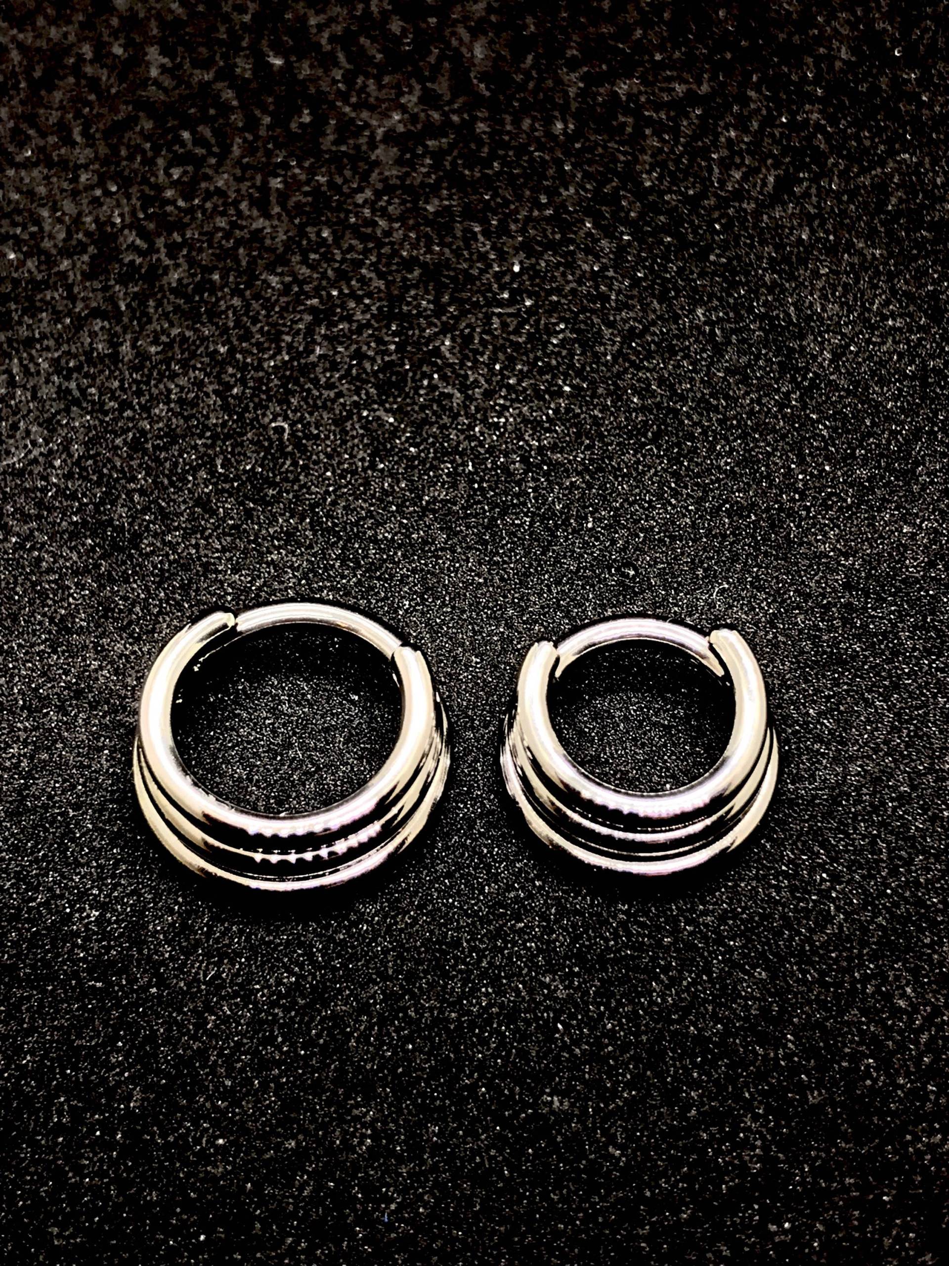 Titan-Dreifach-Septum-Ring Mit Scharnier. 18G, 16G Oder 14G Viele Durchmesser Verfügbar Titan-Dreifach-Septum-Ring Mit Scharnier. 18G, 16G Oder 14G Viele Durchmesser Verfügbar von ZadamerJewelry