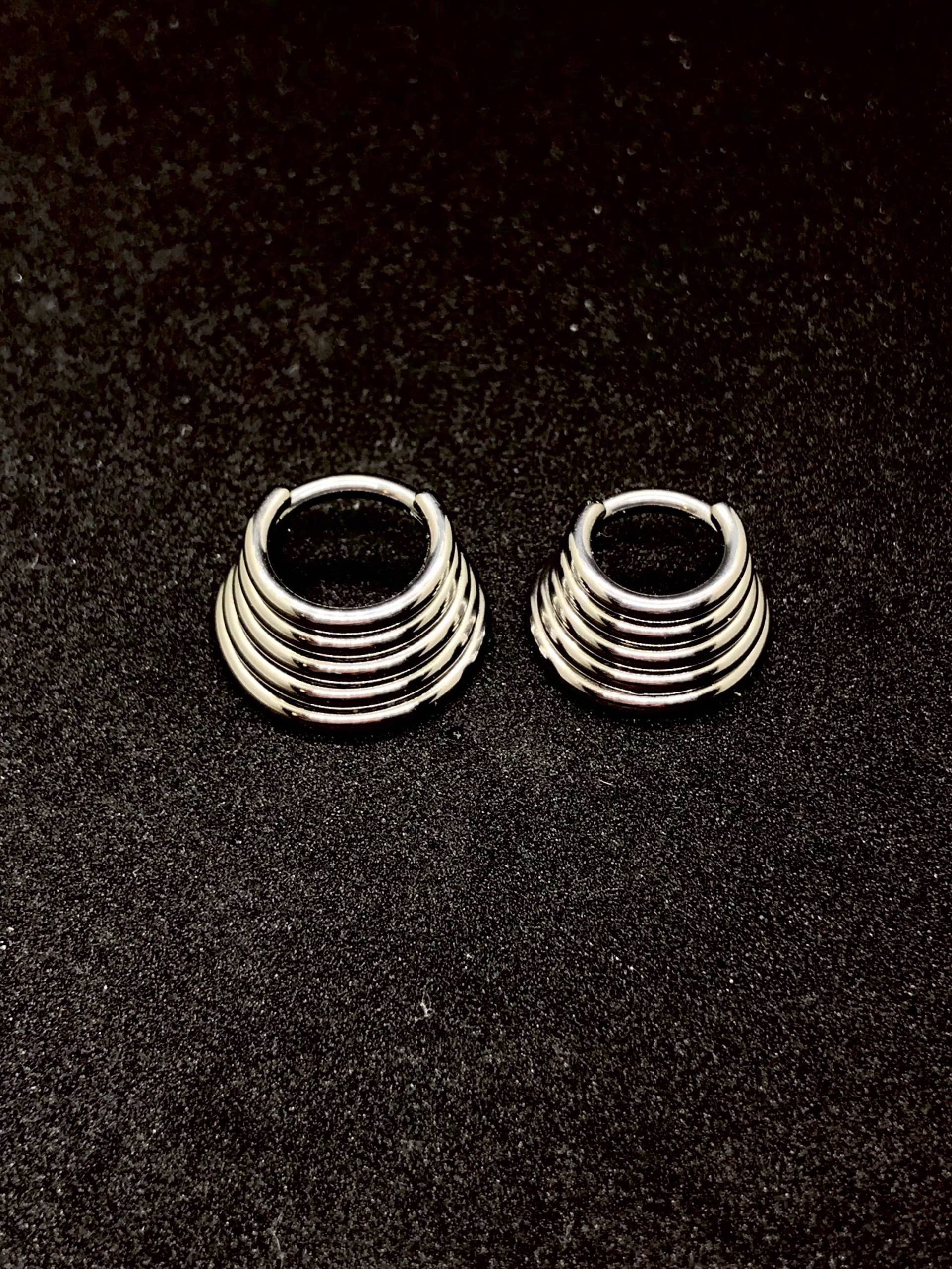Titan Fünffachring | 5-Ring Septum Klappklicker. 18G, 16G, 14G. Viele Durchmesser Erhältlich Titan Fünffachring | 5-Ring Septum Klappklicker. 18G, 16G, 14G. Viele Durchmesser Erhältlich von ZadamerJewelry