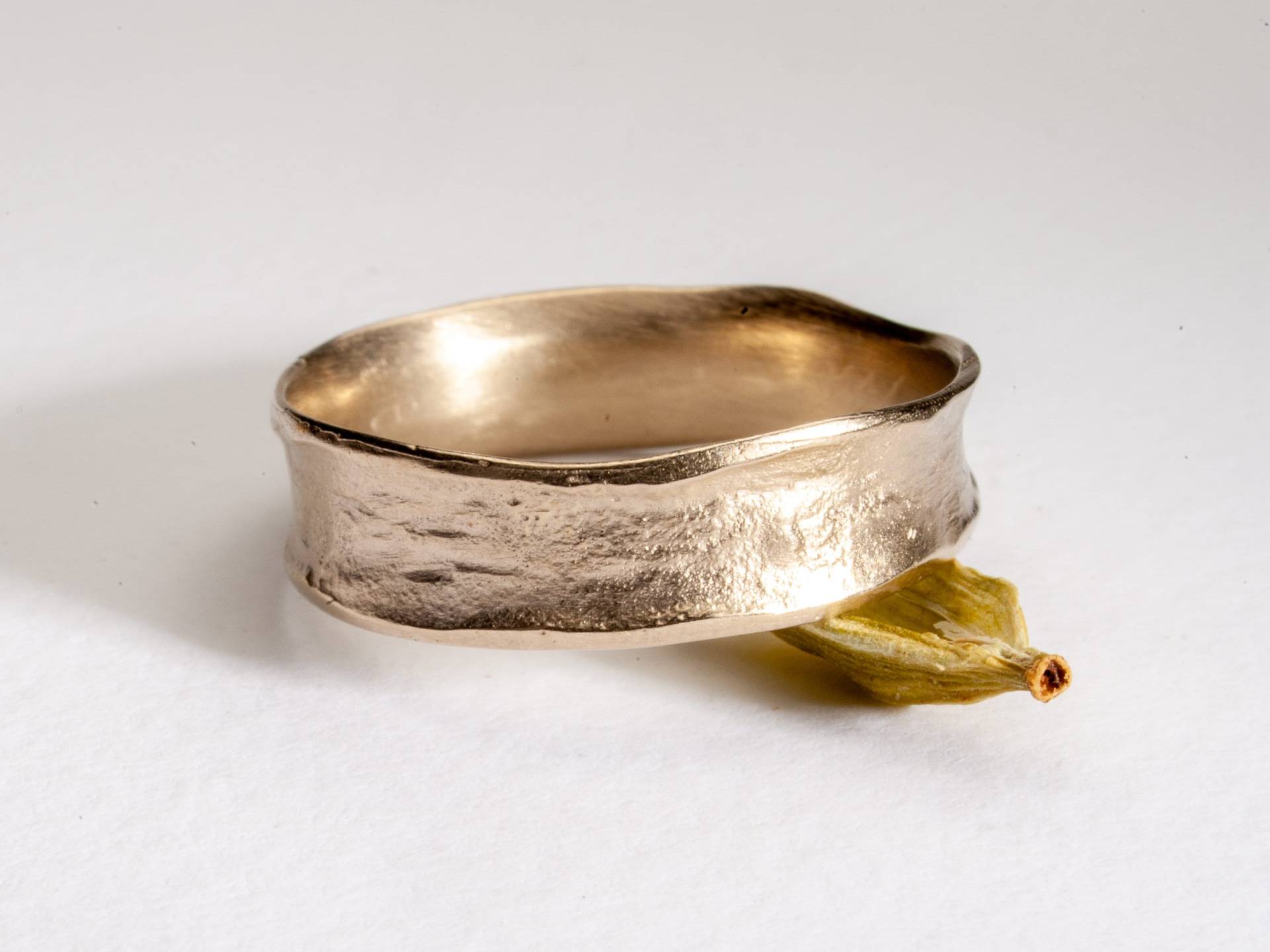 14K Texturierter Weißgold Ehering, Handgemachte Rustikale Goldringe Für Männer Und Frauen von ZadokGold