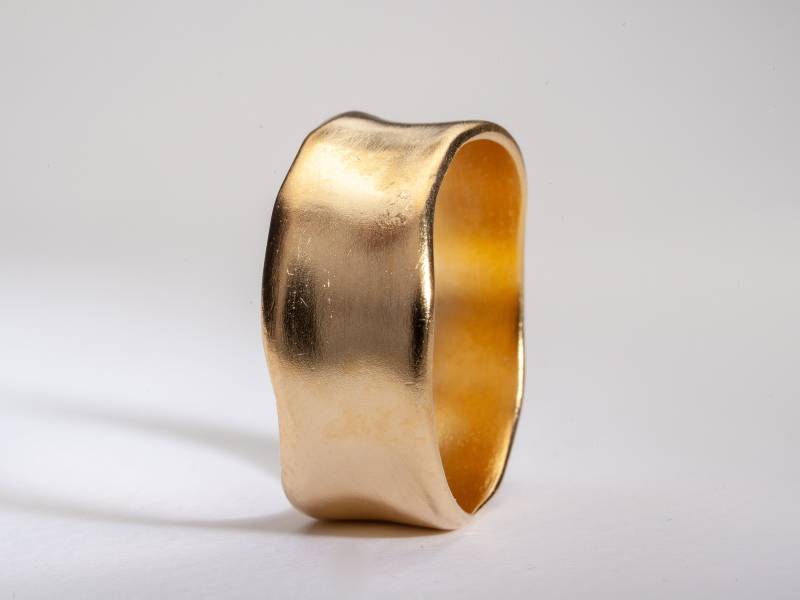 18K Massivgold Herrenring 9 Mm Breiter Ehering Mit Mattem Finish von ZadokGold