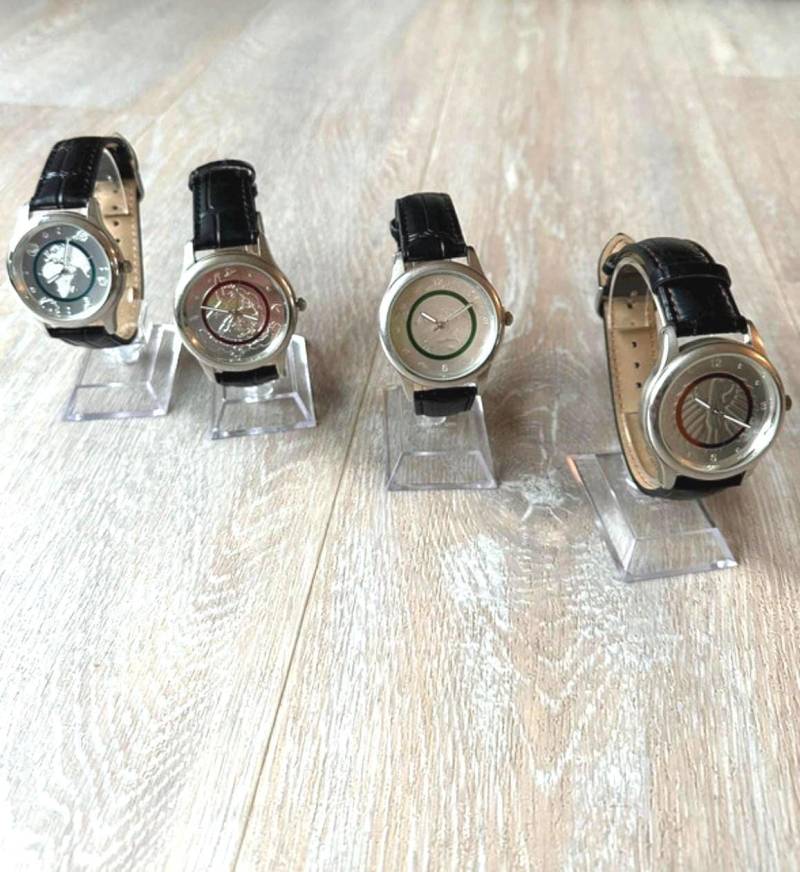 Vintage Lot Von 4 Sammlung Euro Münze Uhren von ZahadoomTreasures
