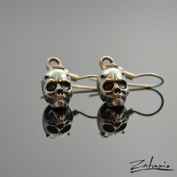 Ohrringe Gehörnte Totenköpfe Silber von Zahario