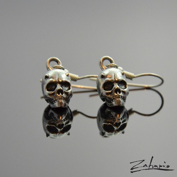 Ohrringe Gehörnte Totenköpfe Silber von Zahario