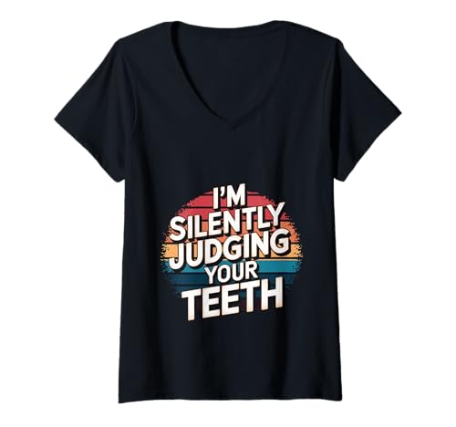 Damen I'm Silently Judging Your Teeth |- T-Shirt mit V-Ausschnitt Damen I'm Silently Judging Your Teeth |- T-Shirt mit V-Ausschnitt von Zahnarzt FH