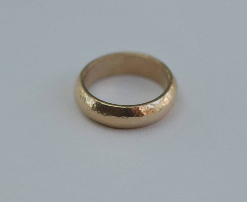 Männer Hochzeitsband - Gehämmertes Weißgold Gewölbtes Comfort Fit Hochzeitsband von Zahour