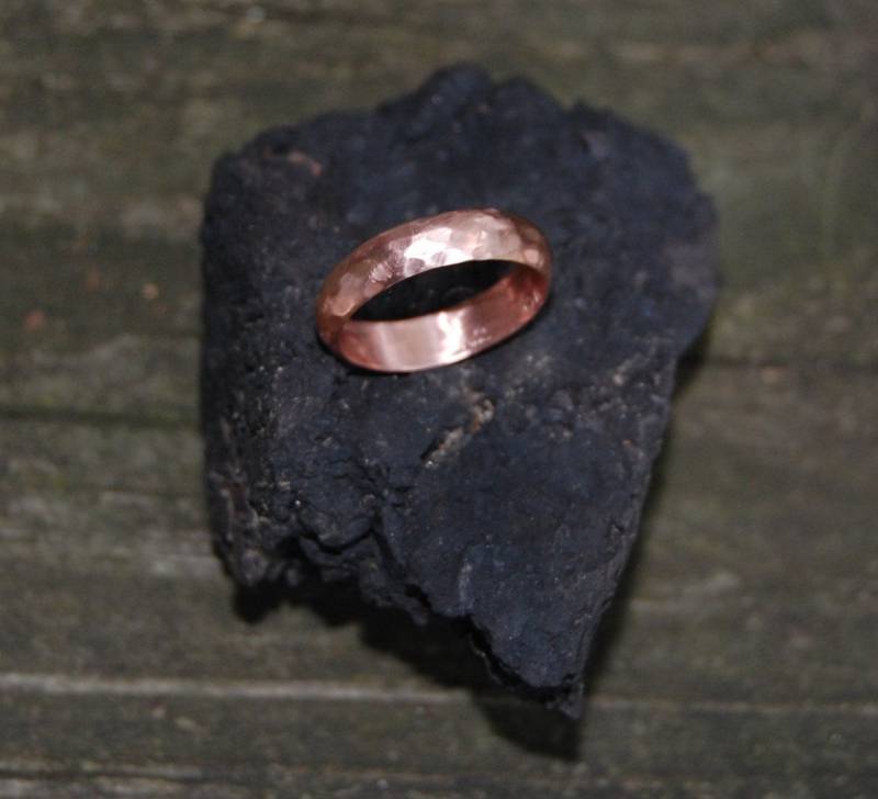 Roughing It Gehämmertes Rosegold 6, 5mm Gewölbtes Ehering, Gewölbtes Trauringe Roughing It Gehämmertes Rosegold 6, 5mm Gewölbtes Ehering, Gewölbtes Trauringe von Zahour