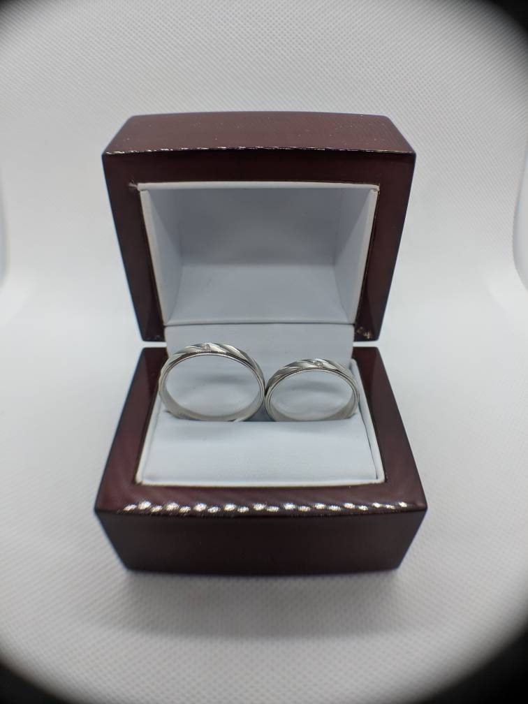 Platinum 950 His & Hers Handgraviertes Diamant-Band Platinum 950 His & Hers Handgraviertes Diamant-Band von ZaineCanada