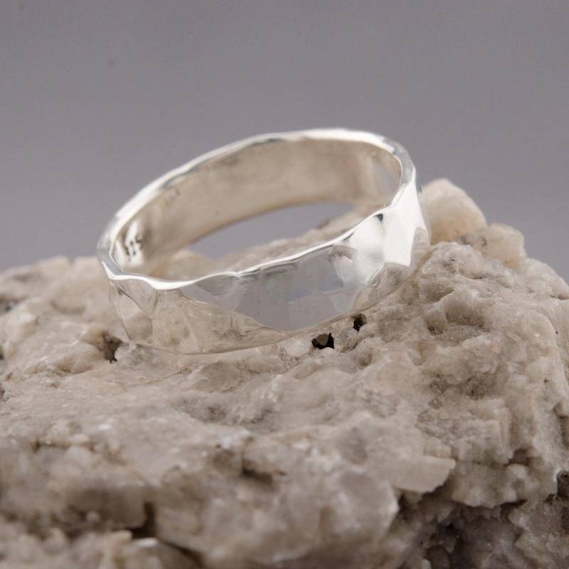 Handgemachter Silberring - 925Er Sterling Silber, Gehämmert & Poliert, 3-6 Mm Breite, Personalisierbar, Unisex Ehering von ZakaSchmuck