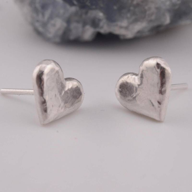 Herz Ohrstecker Aus 925Er Silber - Handgefertigt Mit Hammerschlag | Geschenk Zum Muttertag Herz Ohrstecker Aus 925Er Silber - Handgefertigt Mit Hammerschlag | Geschenk Zum Muttertag von ZakaSchmuck