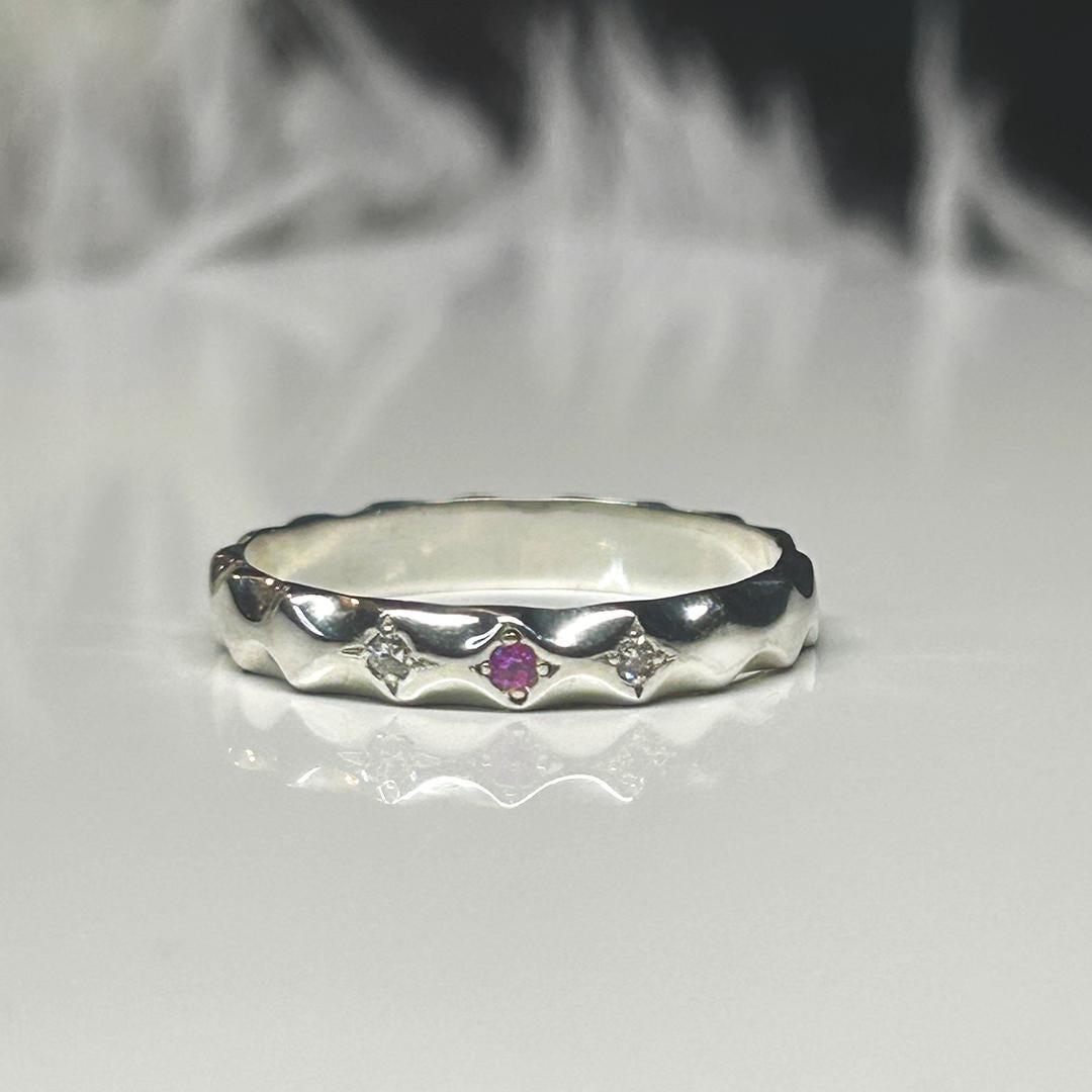 Sterne Und Steine Ring, Sterling Silber, Diamanten Pink Saphir Sterne Und Steine Ring, Sterling Silber, Diamanten Pink Saphir von Zalisander