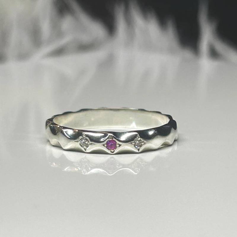 Sterne Und Steine Ring, Sterling Silber, Diamanten Pink Saphir Sterne Und Steine Ring, Sterling Silber, Diamanten Pink Saphir von Zalisander