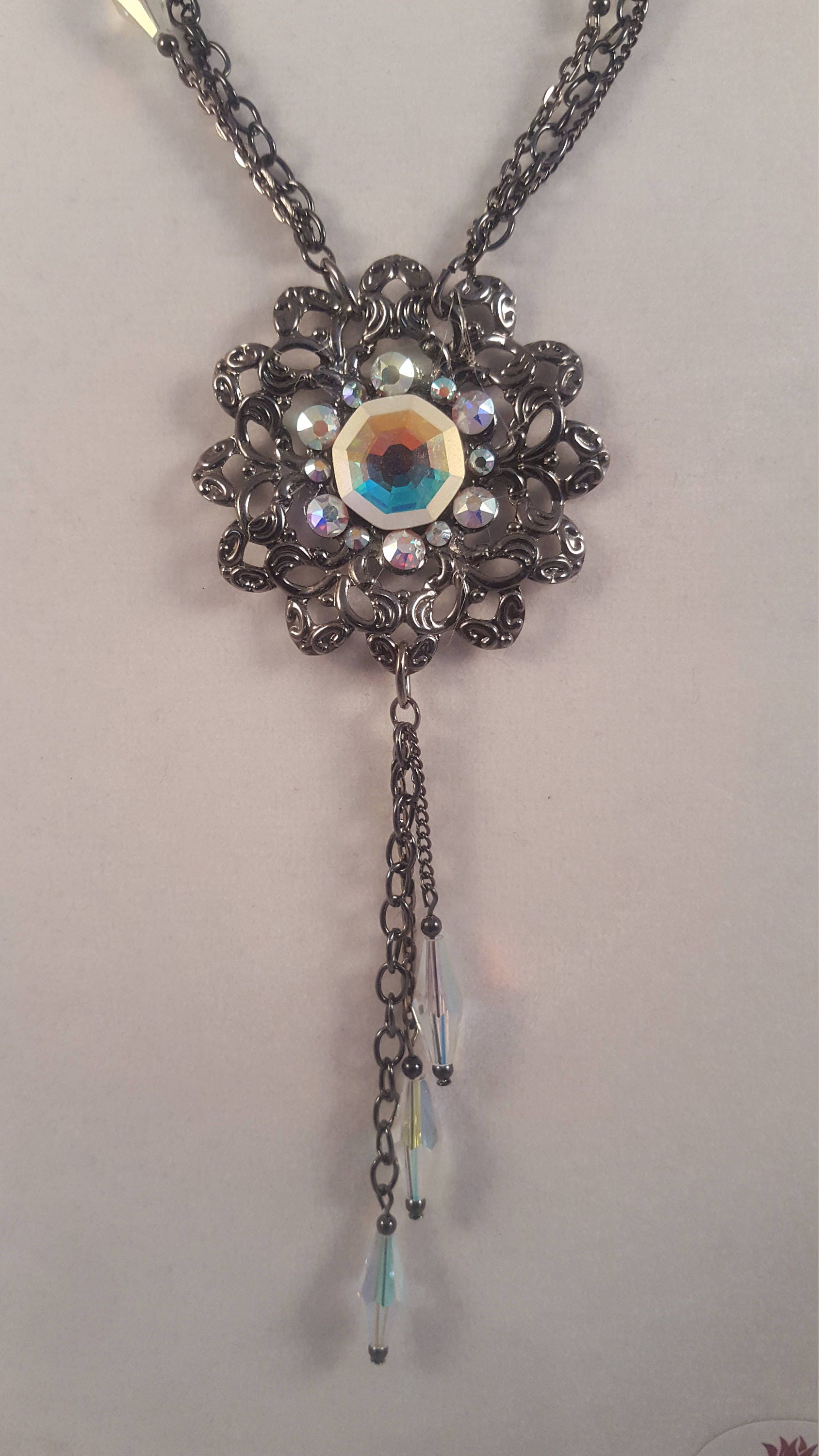 Gunmetal Halskette Set Mit Aurora Borealis Kristallen Gunmetal Halskette Set Mit Aurora Borealis Kristallen von ZannesUniqueBoutique