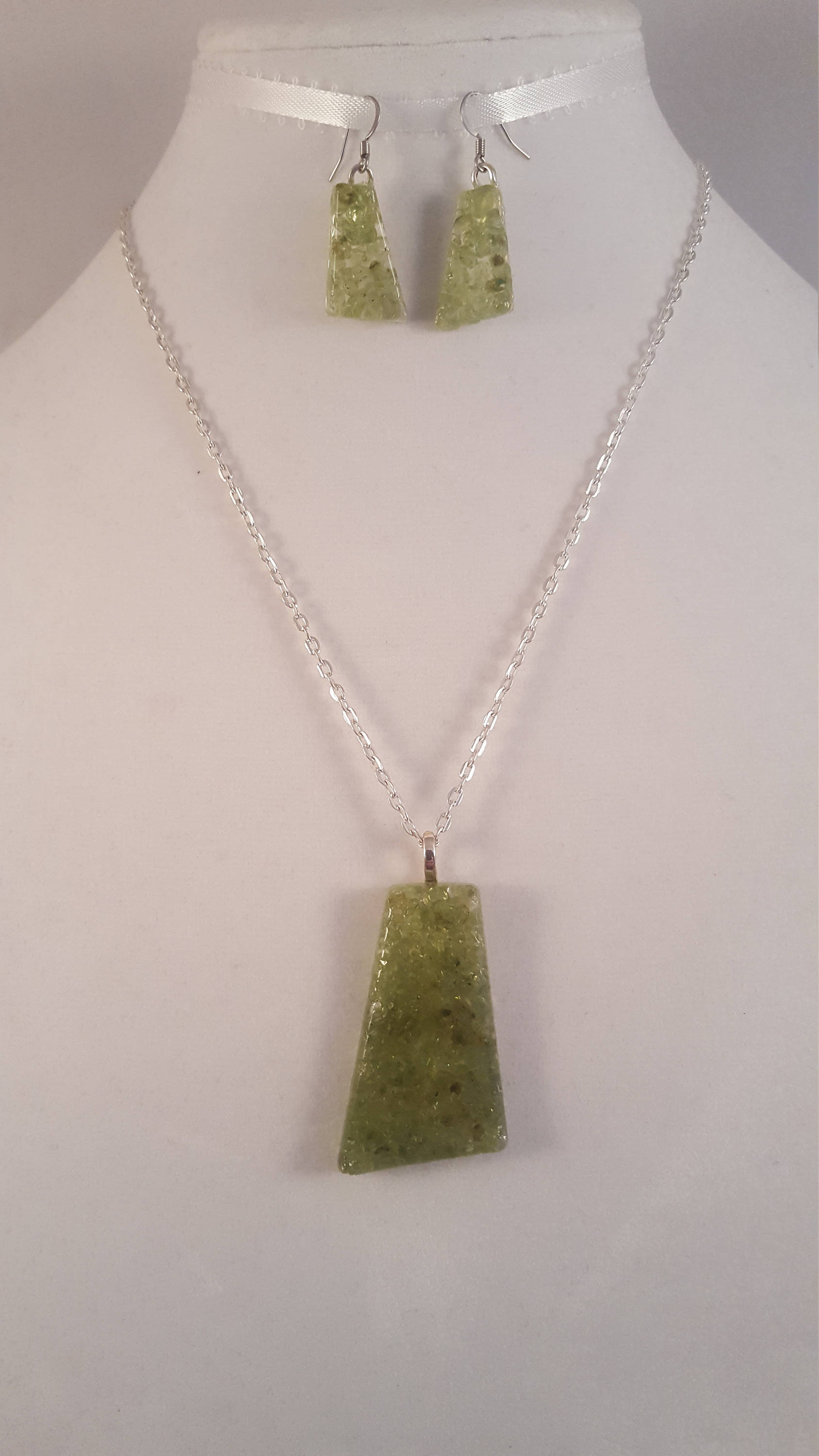 Peridot Chip Halskette Set Peridot Chip Halskette Set von ZannesUniqueBoutique